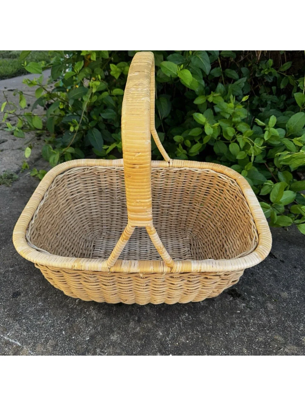 Vintage Wicker Market Basket Tote Handle Picnic Storage Farmhouse Decor 16” Tall
